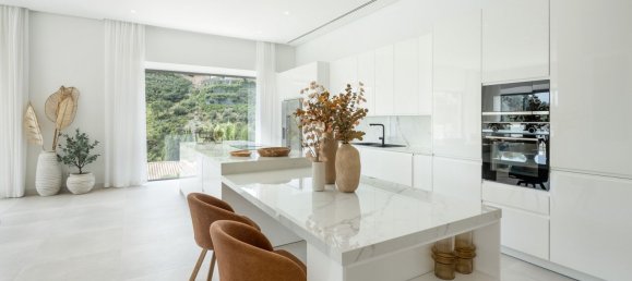 Casa de 5 dormitorios en El Madronal, Spain No. 187864 12