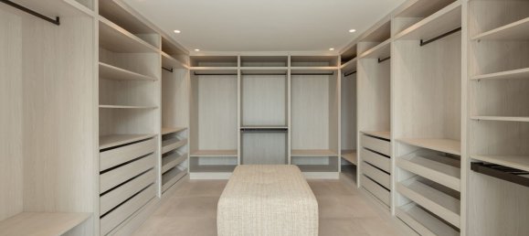 Casa de 5 dormitorios en El Madronal, Spain No. 187864 16