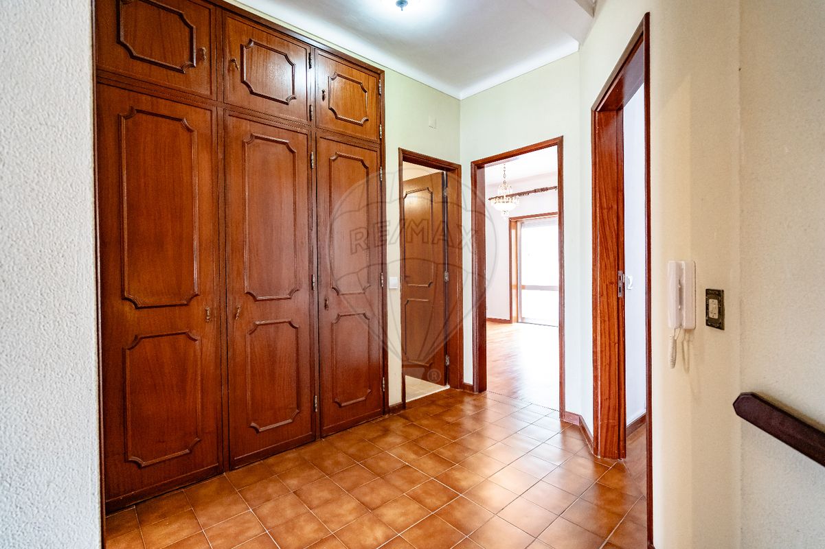 Дом с 5 спальнями в Тавареде, Португалия № 180717