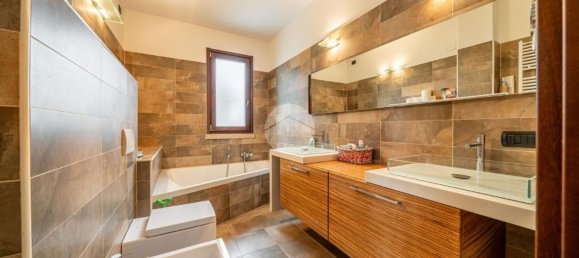 6 bedrooms House in Lavagno, Italy No. 315565 19