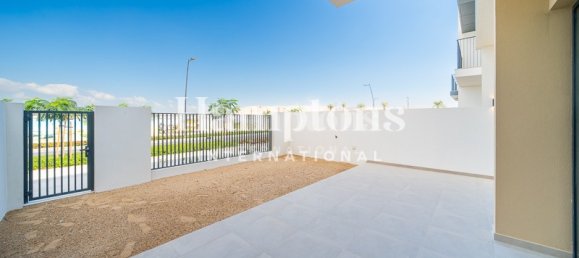 3 bedrooms Townhouse for rent in The World Islands, Dubai, UAE № 183859 2