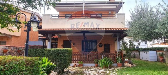 4 bedrooms Villa in Anzio, Italy No. 64218 3