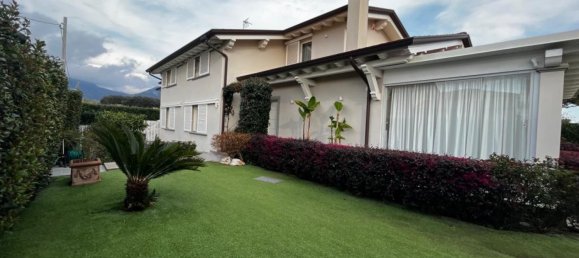 4 bedrooms Villa in Forte dei Marmi, Italy No. 165006 17