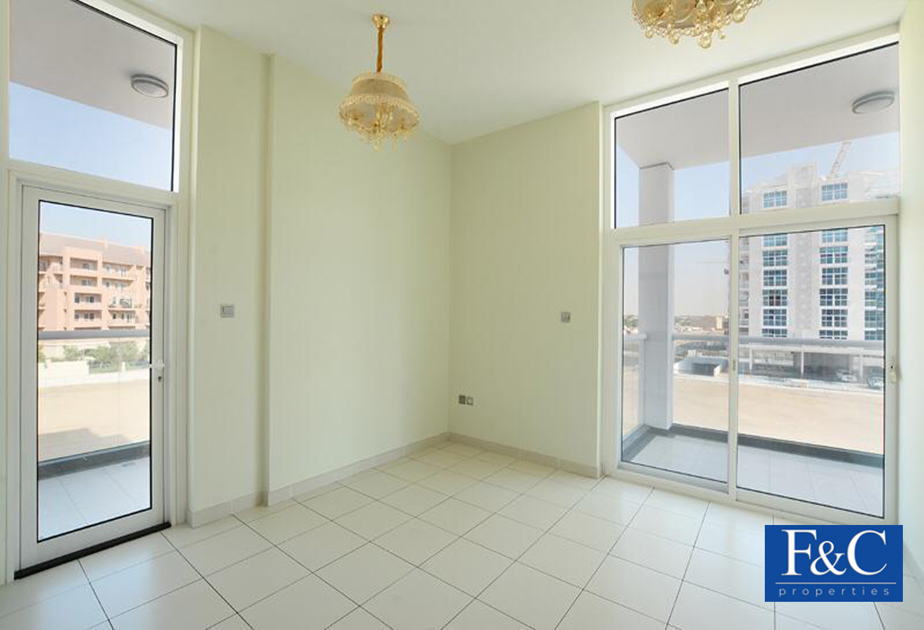 2 bedrooms Apartment in Dubai Studio City, UAE No. 356