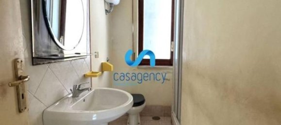 5 rooms Apartment in Caserta, Italy No. 70680 10