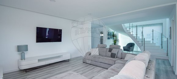 5 bedrooms House in Porto Salvo, Portugal No. 43032 8