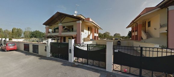 Apartamento de 3 habitaciónes en Pomezia, Italy No. 205965 2