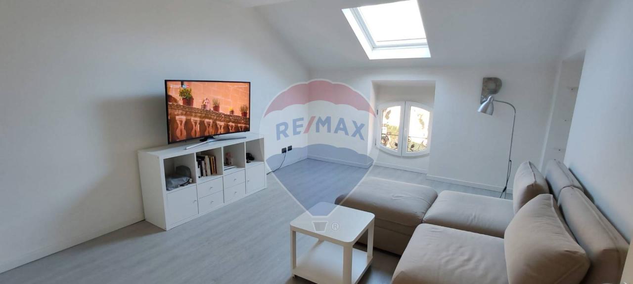 Квартира с 3 комнатами в Луино, Италия № 233166