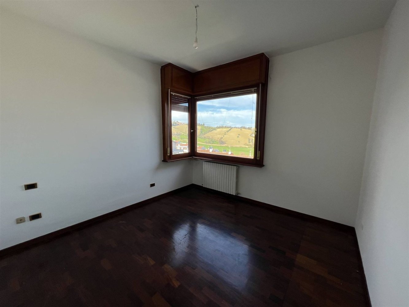 10 rooms Apartment in Ancona, Italy No. 216544