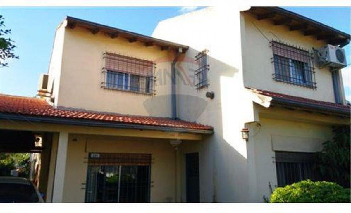 Дом с 3 спальнями в Морено, Аргентина № 2419