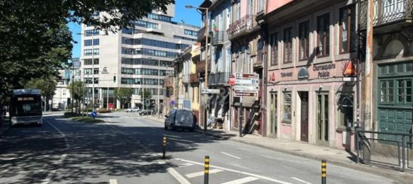 8 bedrooms Building in Porto, Portugal No. 135794 2