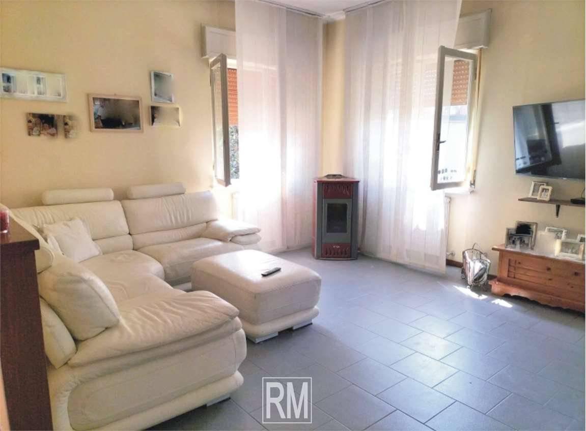 Casa de 4 habitaciónes en Curno, Italy No. 42228