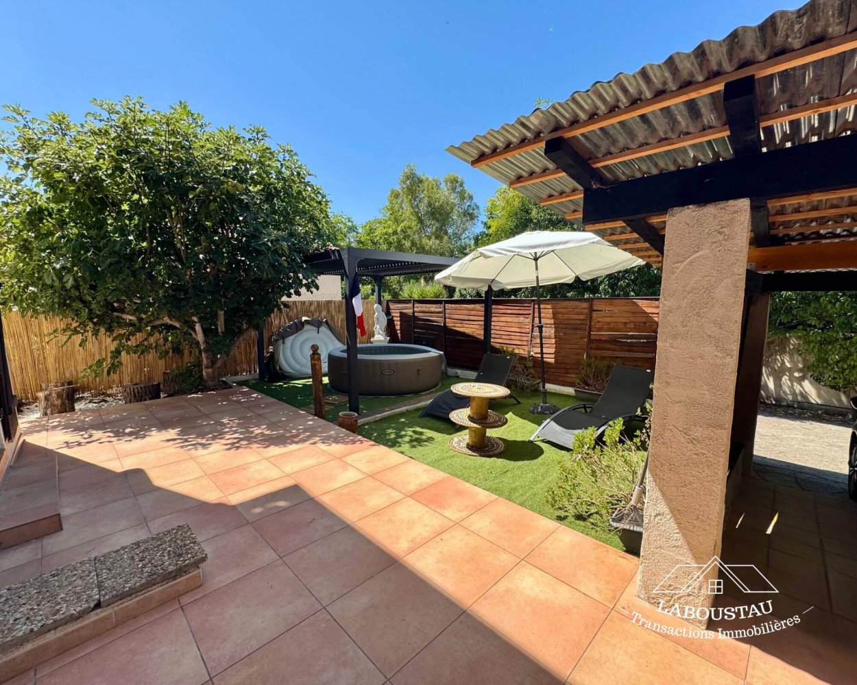 Casa de 5 dormitorios en Marseille, France No. 348563