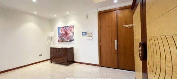 3 bedrooms Apartment in Tay Ho, Vietnam No. 648 24