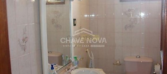 3 bedrooms Apartment in Porto, Portugal No. 37765 8