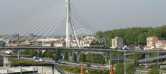 3 bedrooms Apartment in Porto, Portugal No. 37765 2