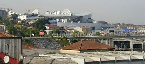 3 bedrooms Apartment in Porto, Portugal No. 37765 7