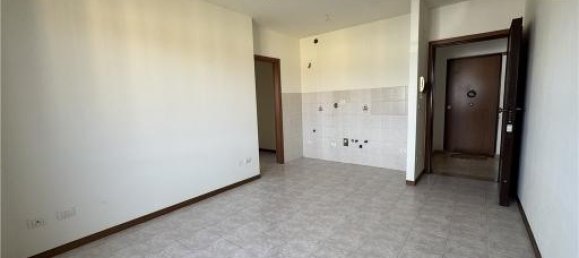 2 rooms Apartment in Florence, Italy No. 33650 2