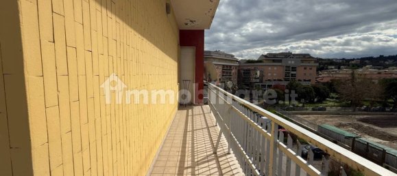 Квартира с 3 спальнями в Монтесильвано, Италия № 195602 15