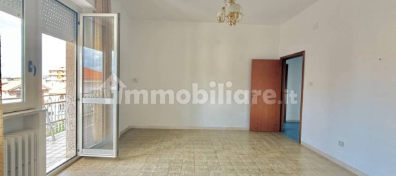 Квартира с 3 спальнями в Монтесильвано, Италия № 195602 20