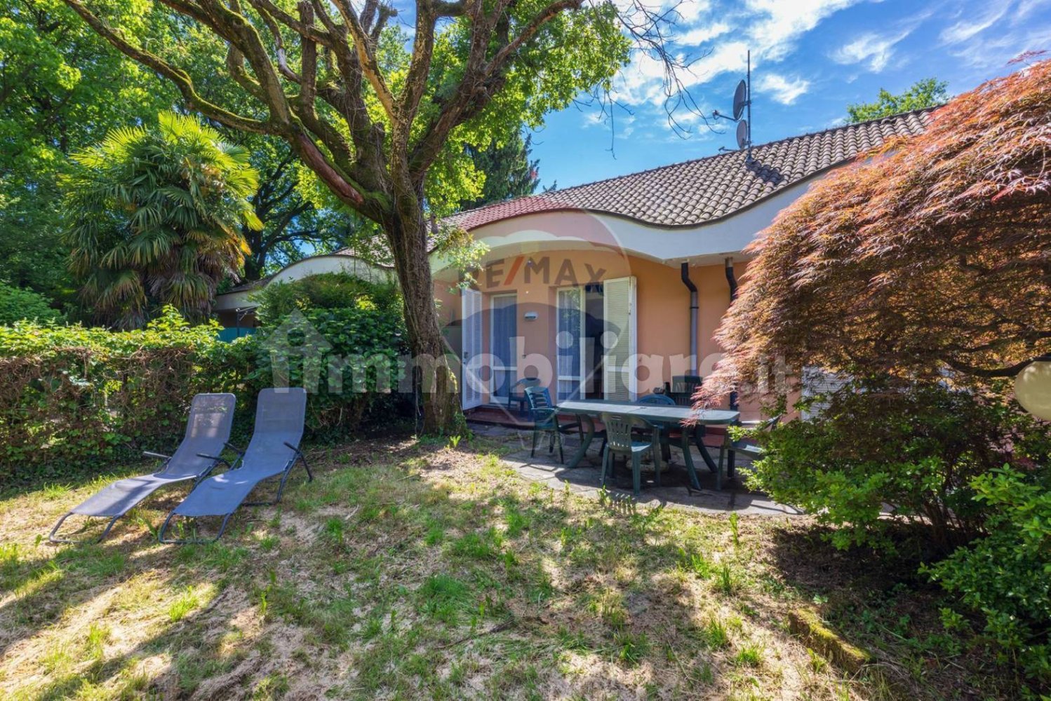 2 bedrooms House in Ispra, Italy No. 204143