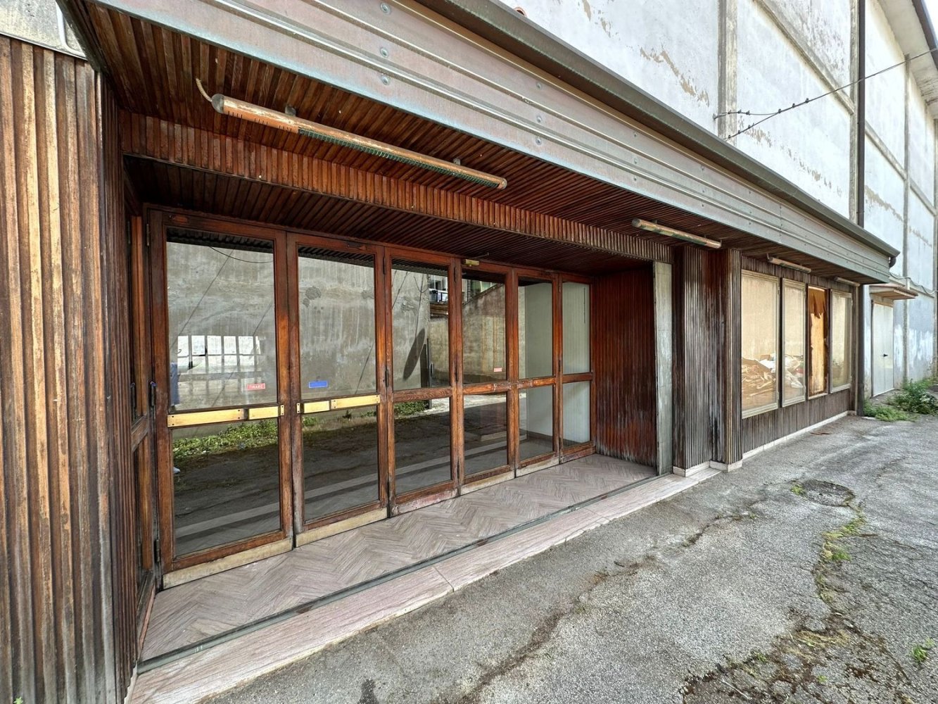 Propriété commerciale à Copparo, Italy 1000m² No. 72985