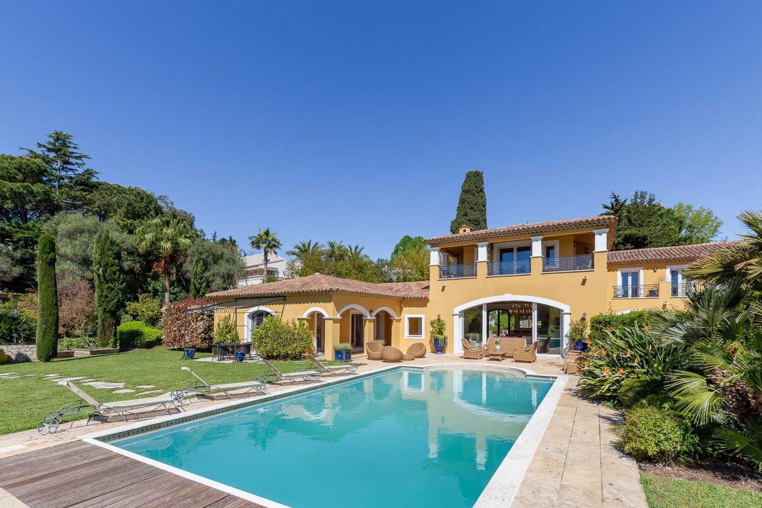 8 bedrooms Villa in Antibes, France No. 247296
