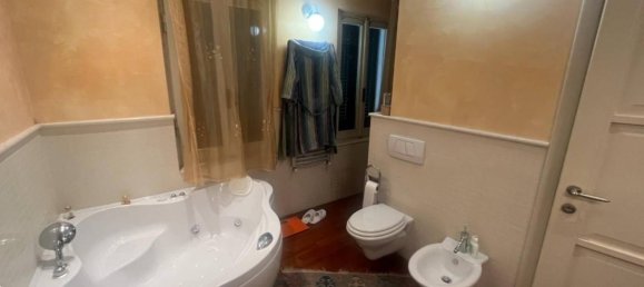 Villa de 4 dormitorios en Massa, Italy No. 209047 21