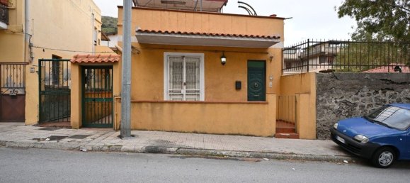 7-salle Appartement à Messina, Italy No. 142378 9