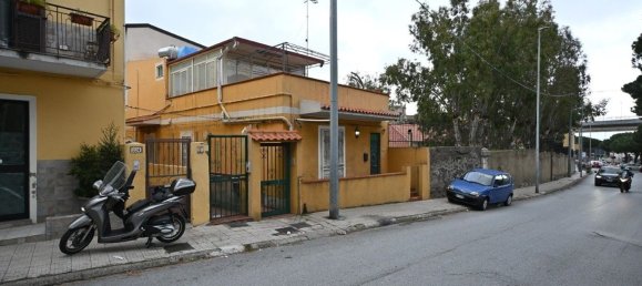 7-salle Appartement à Messina, Italy No. 142378 10