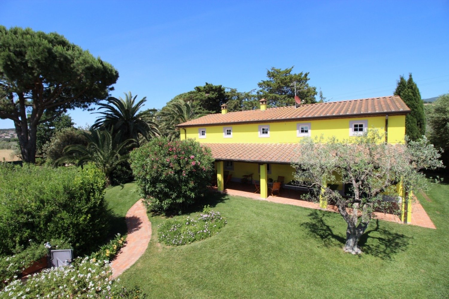 5 bedrooms Villa in San Vincenzo, Italy No. 358172