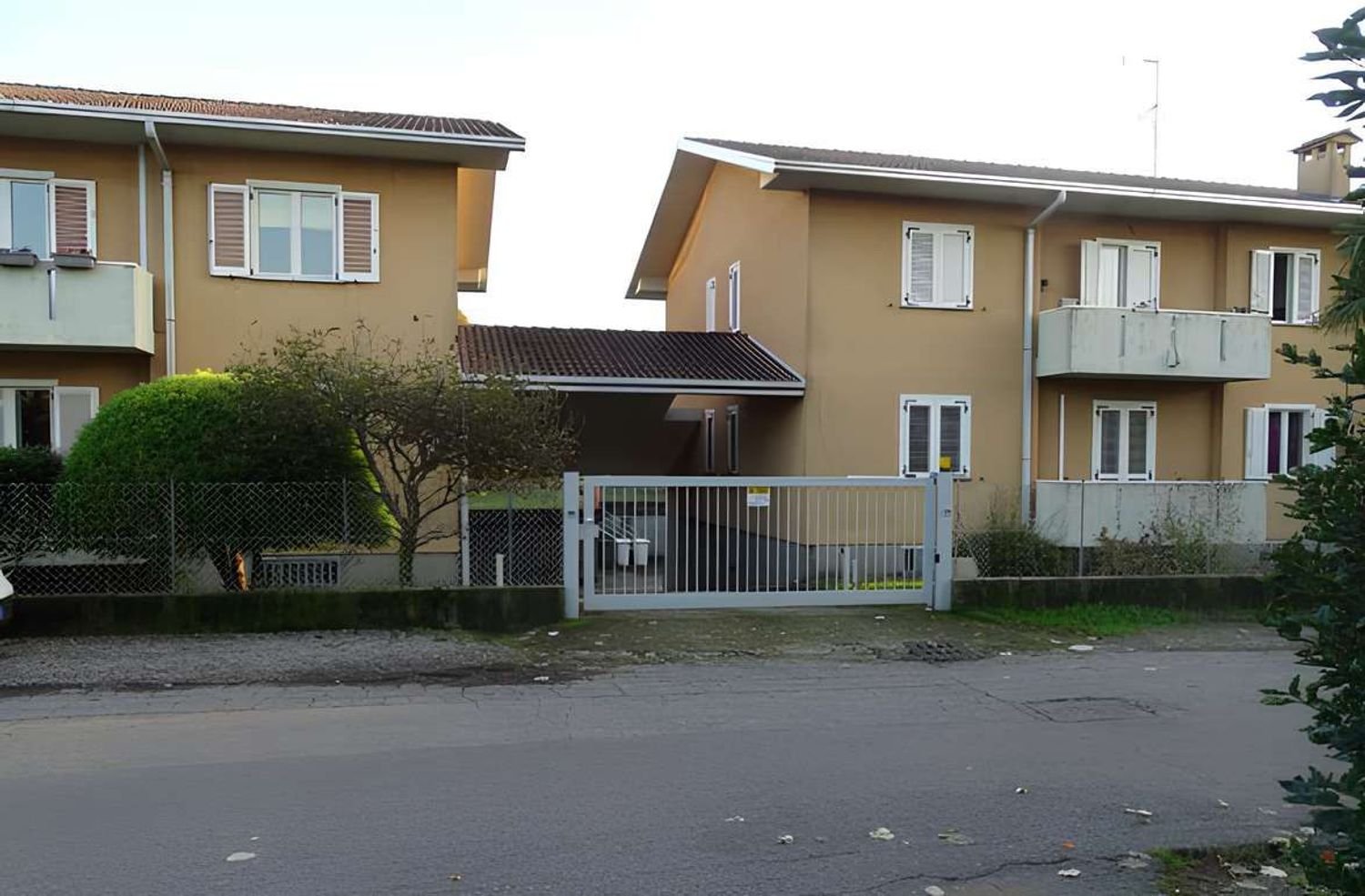 3 rooms Apartment in Gorla Minore, Italy No. 10543