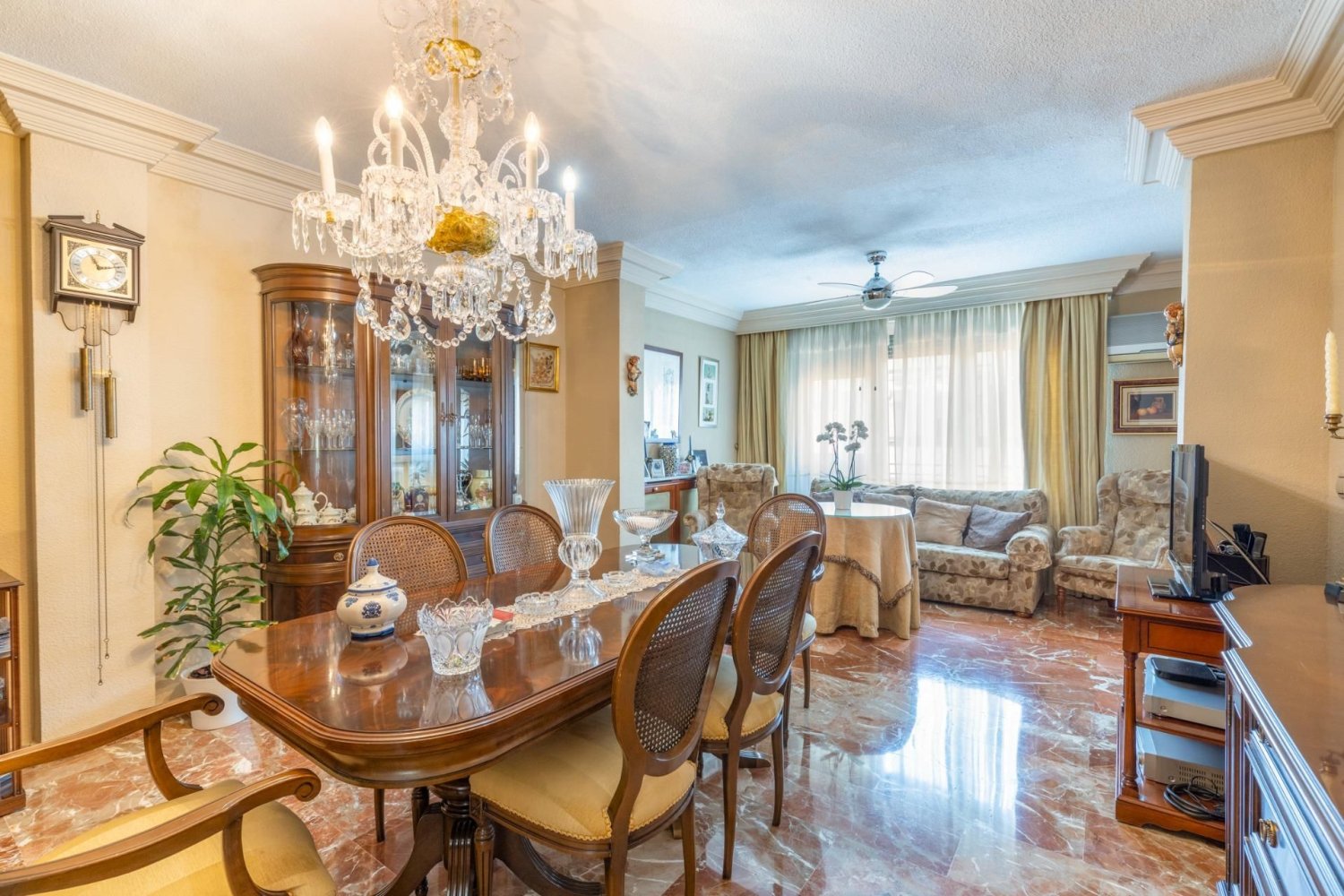 5 bedrooms Apartment in Granada, Spain No. 166633