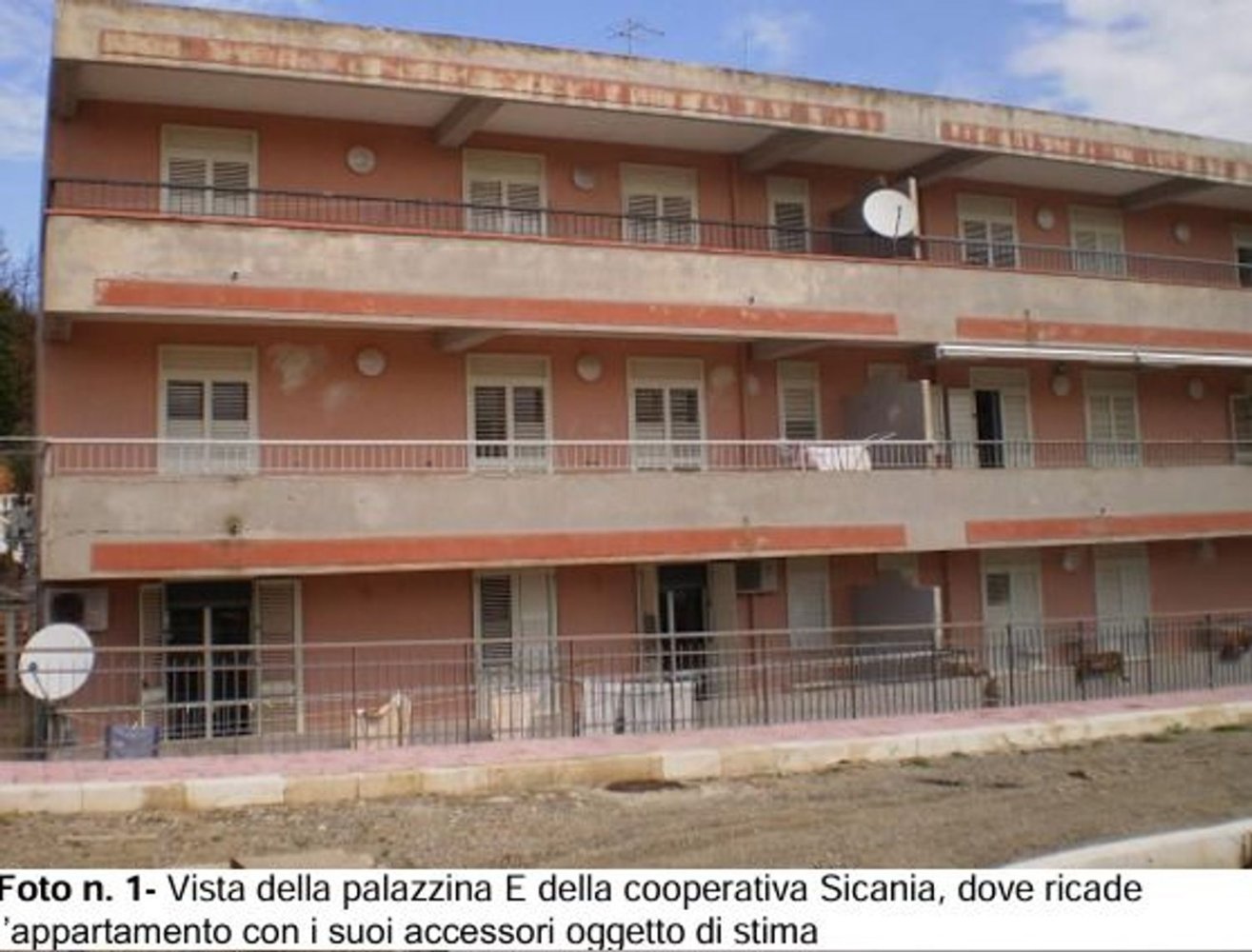 6 rooms Apartment in Messina, Italy No. 40976