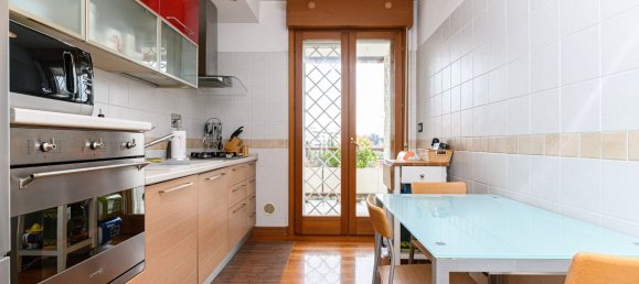 4 bedrooms Apartment in Rome, Italy No. 338018 10