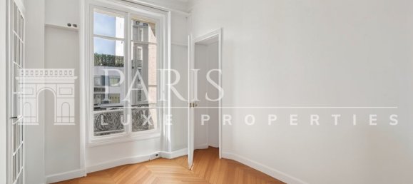 4 bedrooms Apartment in Paris, France No. 347996 7