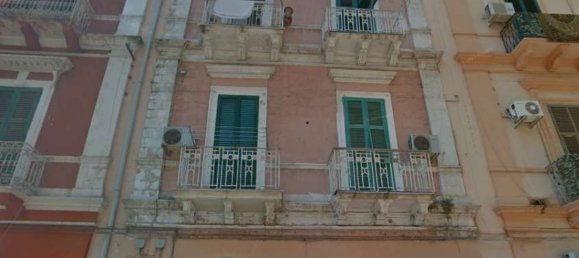3 rooms Apartment in Taranto, Italy No. 186570 3