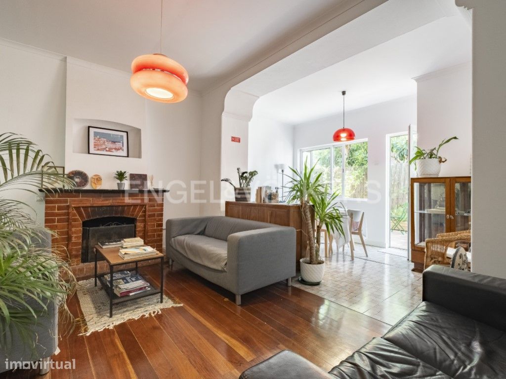 Edificio de 9 dormitorios en Lisbon, Portugal No. 295998