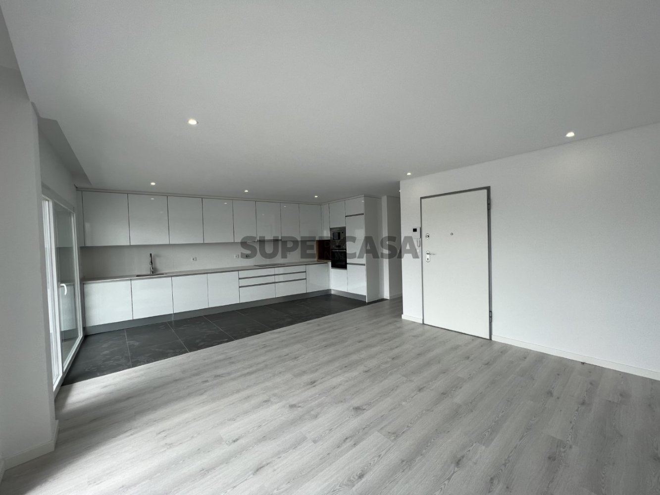 3 bedrooms Duplex in Corroios, Portugal No. 159261