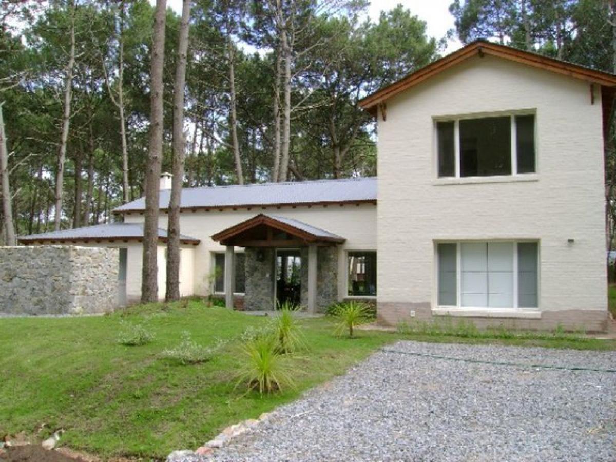 3 bedrooms House in Maldonado, Uruguay No. 12204