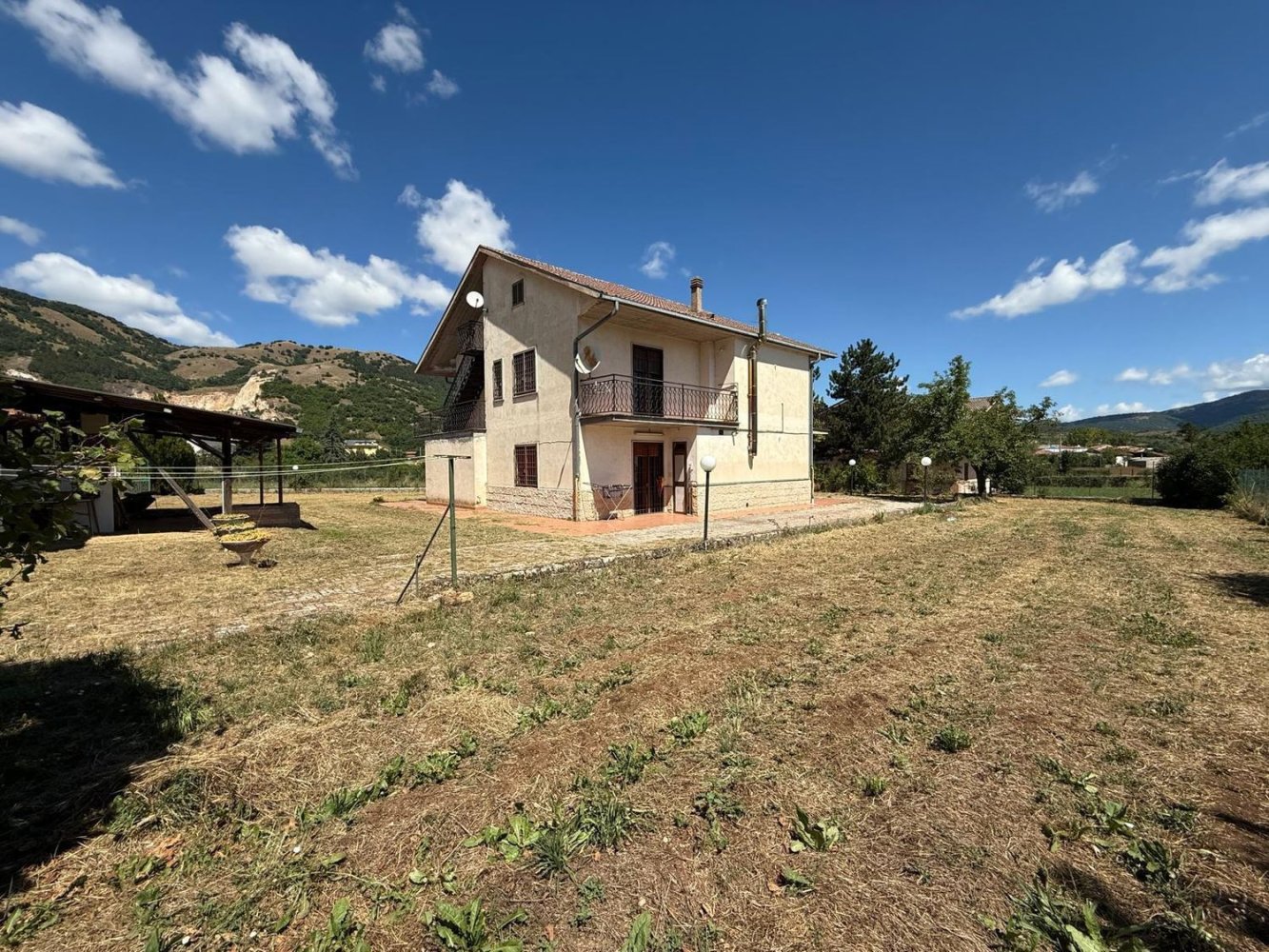 12 bedrooms House in Cagnano Amiterno, Italy No. 328839