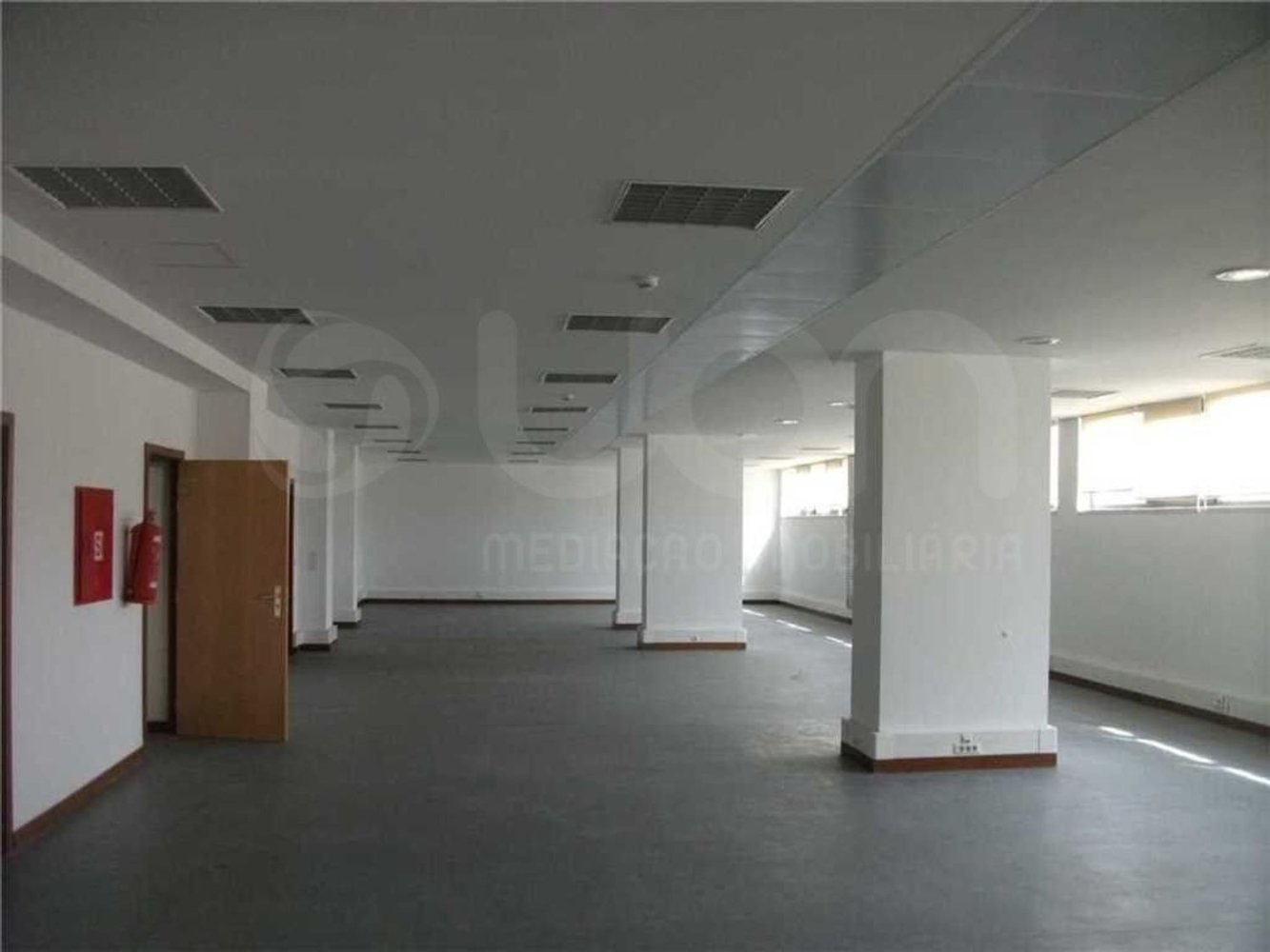 2794m² Office in Lisbon, Portugal No. 49576