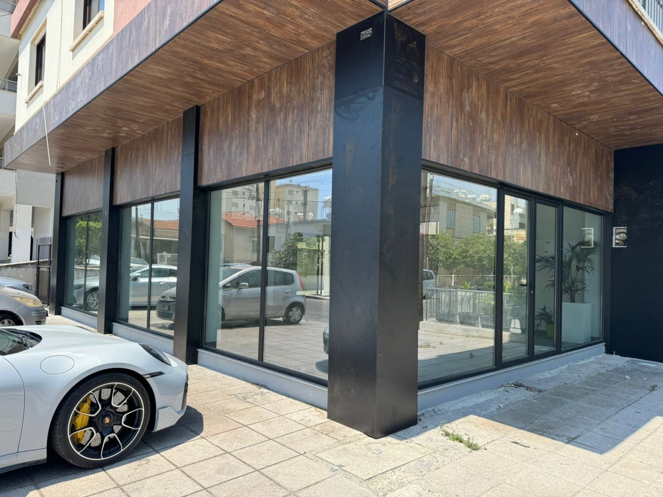 Propiedad comercial en Mesa Geitonia, Cyprus 180 m² No. 4458