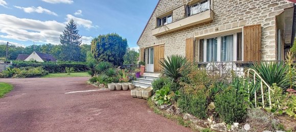 8-Zimmer Haus in Lamorlaye, France, Nr. 242890 2