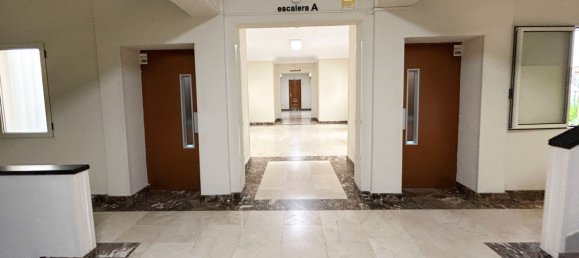 Apartamento de 4 dormitorios en Madrid, Spain No. 186512 17