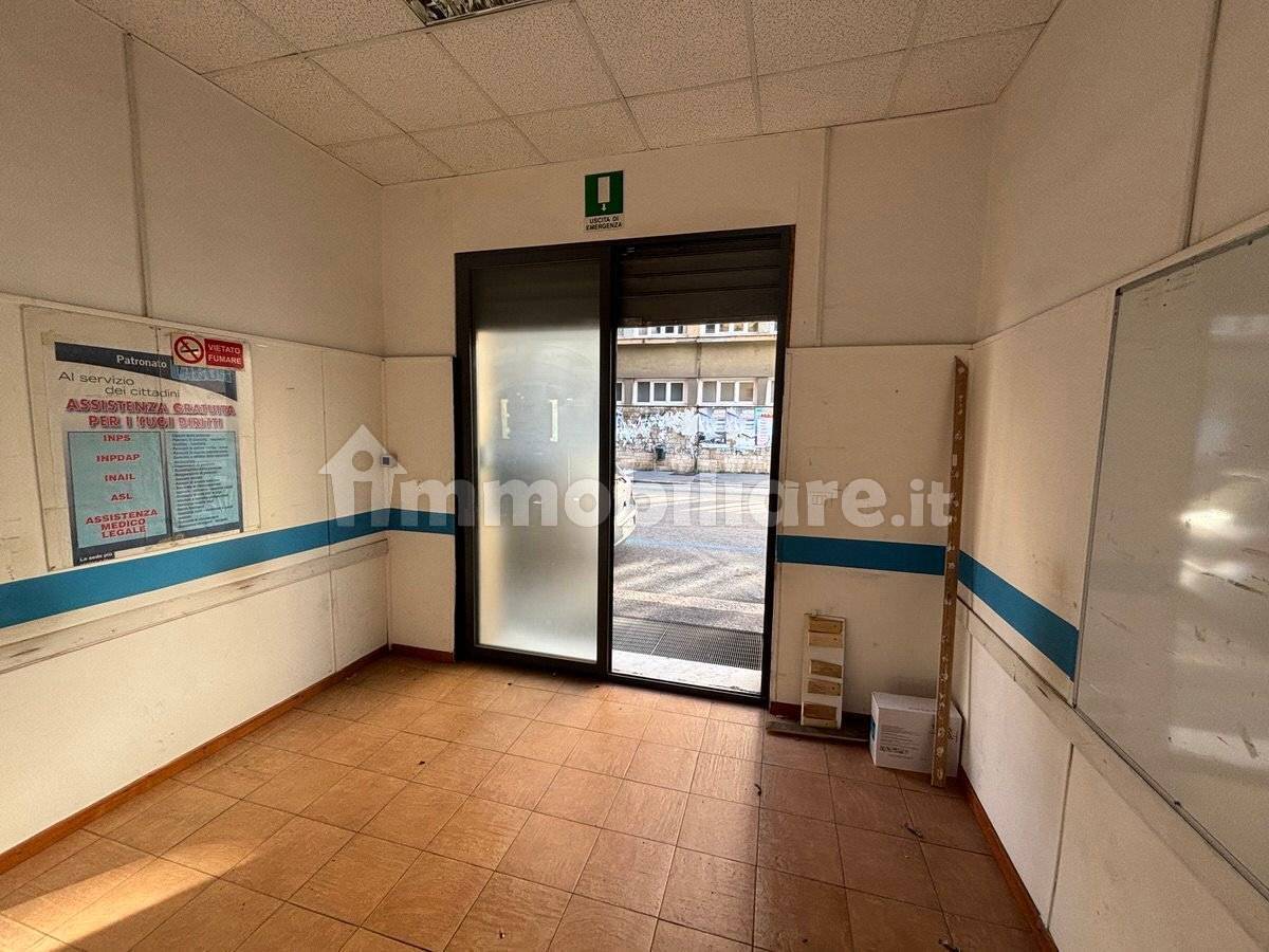 Imóvel comercial de 5 divisões em Genoa, Italy N.º 404012