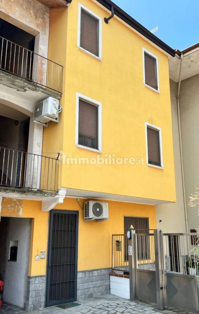 2 bedrooms House in Trecate, Italy No. 194951