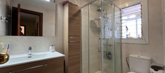 Apartamento de 3 dormitorios en Cornellà de Llobregat, Spain No. 144411 16