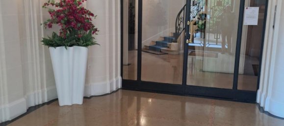 Studio in Paris, France No. 174923 5