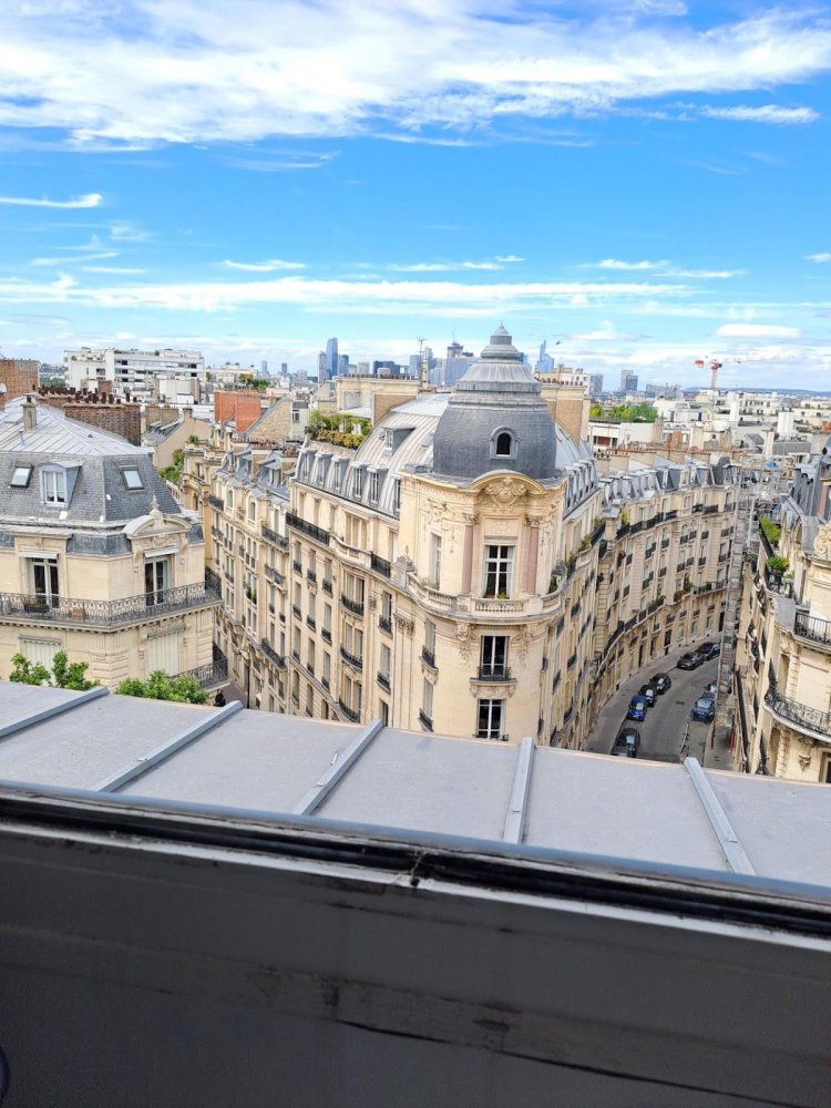 Studio in Paris, France No. 174923